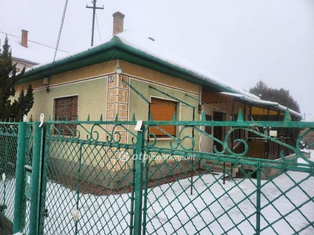 Eladó családi ház, Vecsésen 79.4 M Ft, 2 szobás