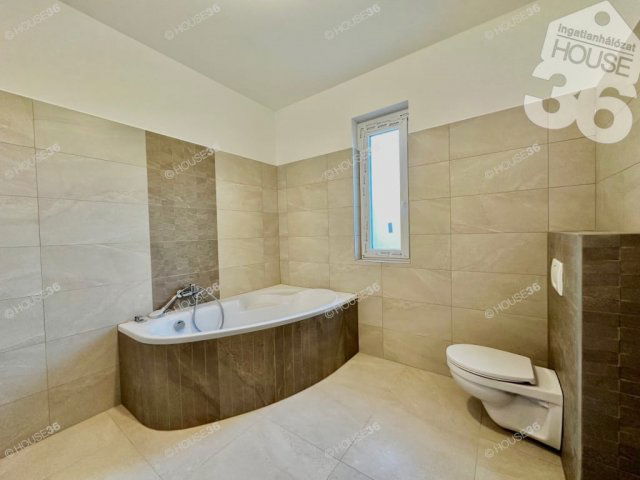 Eladó családi ház, Kecskeméten 124.9 M Ft, 5 szobás