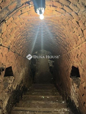 Eladó családi ház, Pécsett 12.9 M Ft, 1 szobás