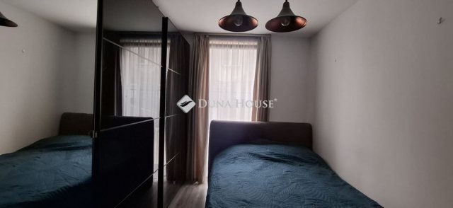 Eladó téglalakás, Pécsett 69 M Ft, 2+1 szobás