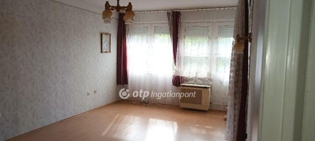 Eladó téglalakás, Hatvanban 36.9 M Ft, 2 szobás