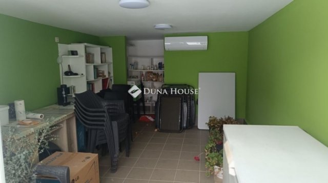 Eladó családi ház, Szentmártonkátán 77 M Ft, 6 szobás