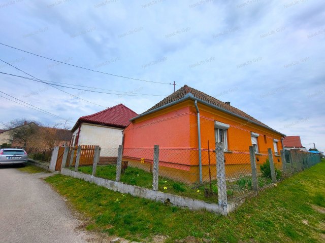 Eladó családi ház, Győrött 41.5 M Ft, 3 szobás