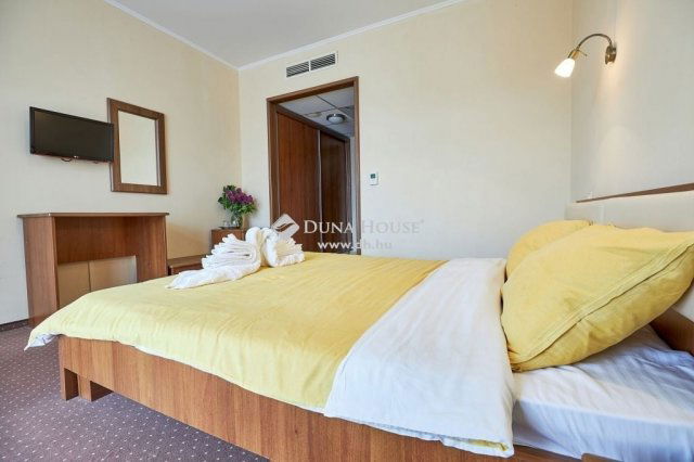 Eladó hotel, Hajdúszoboszlón 590.55 M Ft, 2 szobás
