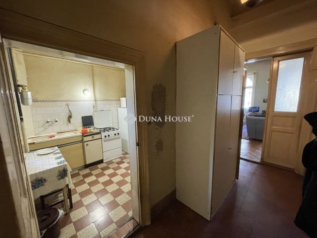 Eladó téglalakás, Budapesten, VI. kerületben 78 M Ft, 3 szobás