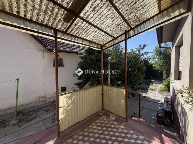 Eladó családi ház, Cegléden 49.9 M Ft, 3 szobás