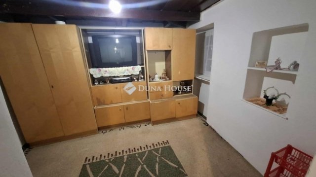 Eladó családi ház, Pilisen 15.5 M Ft, 2 szobás
