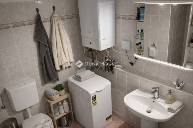 Eladó téglalakás, XVII. kerületben, Köröstói utcában