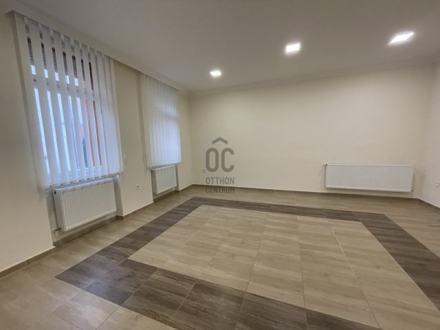 Kiadó ipari ingatlan, Debrecenben 240 E Ft / hó