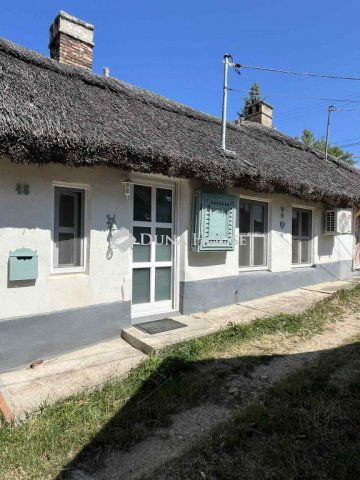 Eladó családi ház, Csopakon 89.9 M Ft, 2 szobás