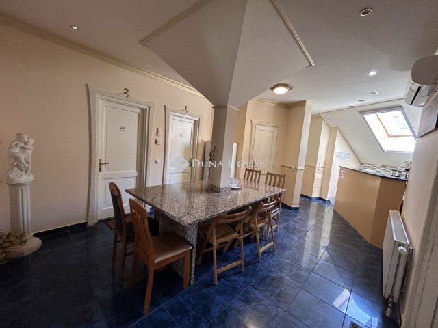 Eladó téglalakás, Baján 80 M Ft, 5 szobás