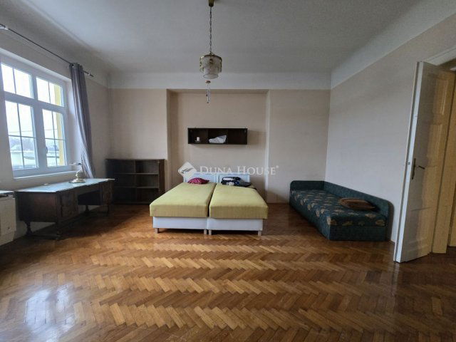 Eladó téglalakás, Pécsett, Zólyom utcában 89.9 M Ft, 4 szobás