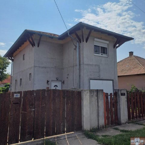Eladó családi ház, Vecsésen 85 M Ft, 4 szobás