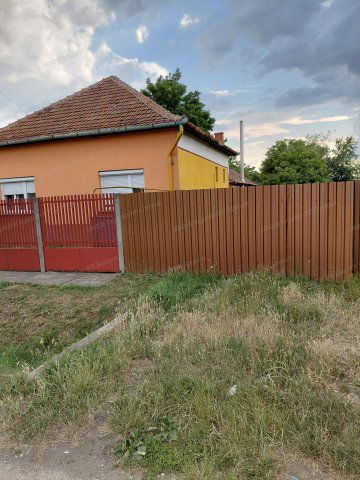 Eladó családi ház, Törökszentmiklóson 19 M Ft, 1+1 szobás