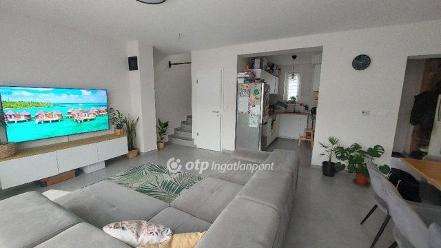 Eladó téglalakás, Győrött 115 M Ft, 4 szobás