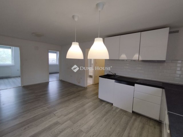 Eladó téglalakás, Tatabányán, Óvoda soron 54.99 M Ft, 3 szobás