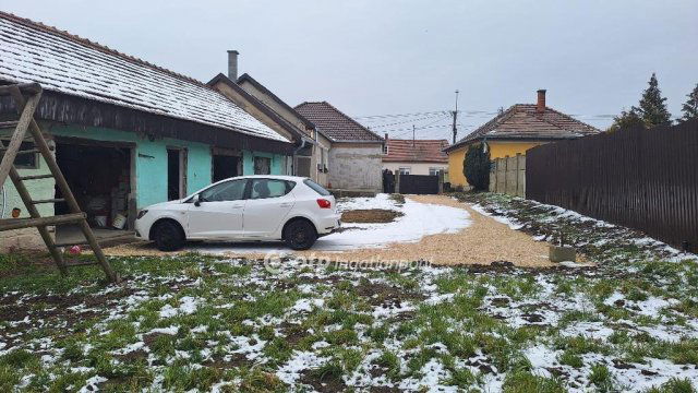 Eladó családi ház, Bősárkányon 60 M Ft, 3 szobás