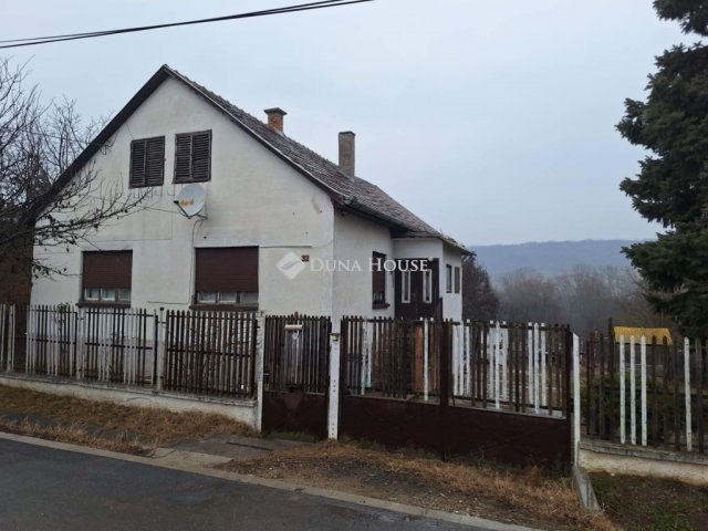 Eladó családi ház, Kisnémediben 59.9 M Ft, 5 szobás