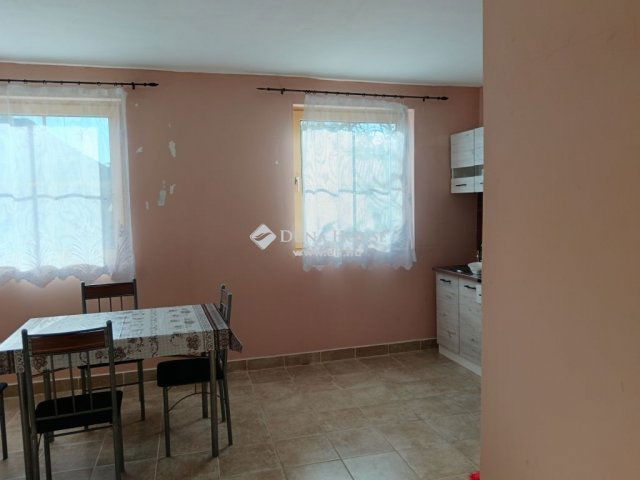 Eladó családi ház, Törtelen 30.9 M Ft, 2 szobás