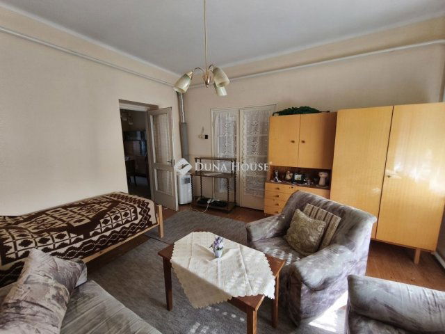 Eladó családi ház, Dunaföldváron 32.5 M Ft, 2 szobás