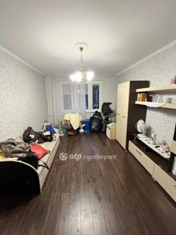 Eladó panellakás, Dunaújvárosban 30 M Ft, 1+1 szobás