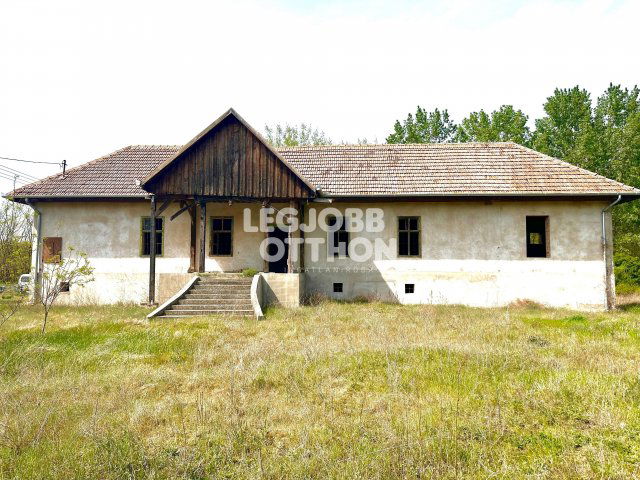 Eladó családi ház, Csemőn 20 M Ft, 1 szobás