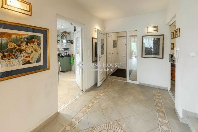 Eladó családi ház, Budapesten, II. kerületben 759.9 M Ft