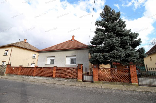 Eladó családi ház, Győrött 124.9 M Ft, 4 szobás