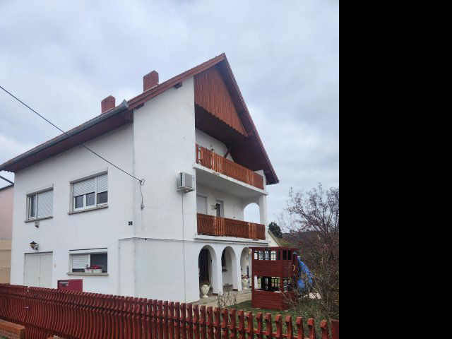 Eladó családi ház, Dombóváron 4.9 M Ft, 4+1 szobás