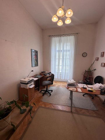 Eladó téglalakás, Pécsett 60 M Ft, 3 szobás