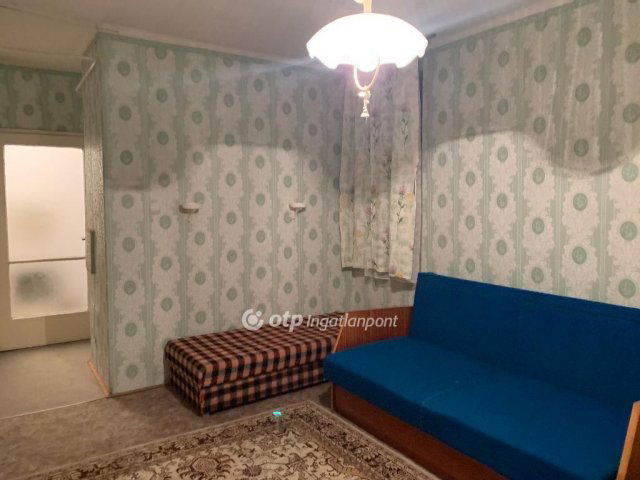 Eladó panellakás, Törökszentmiklóson 17.3 M Ft, 1 szobás