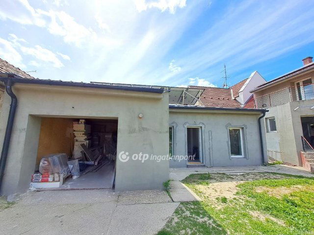 Eladó családi ház, Kecskeméten 169 M Ft, 6+1 szobás