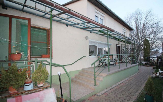 Eladó családi ház, Nagymányokon 74.5 M Ft, 6 szobás