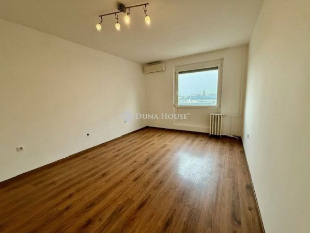 Eladó panellakás, Pécsett 49 M Ft, 3 szobás