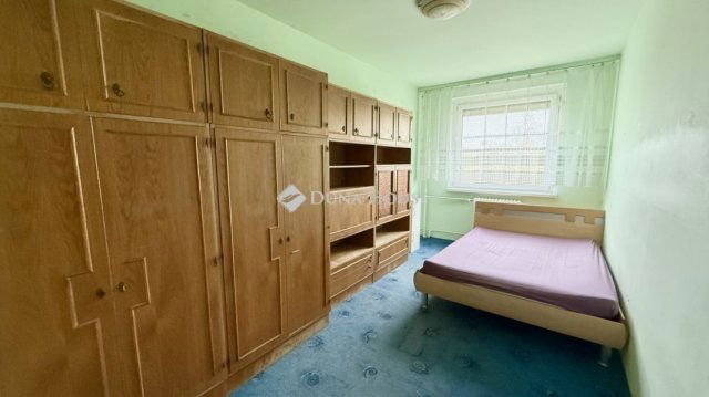 Eladó panellakás, Szegeden 58.9 M Ft, 4 szobás