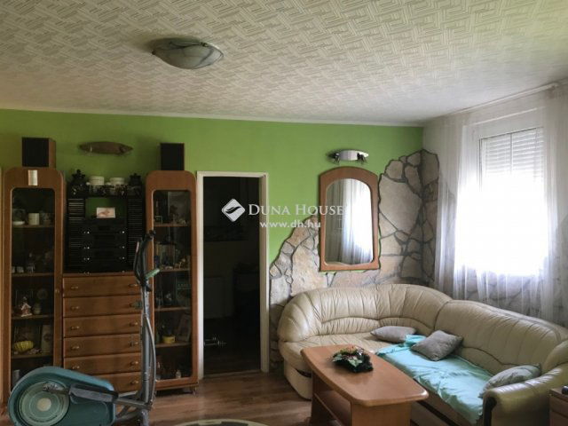Eladó családi ház, Szigetszentmiklóson 310 M Ft, 9 szobás
