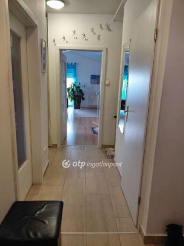 Eladó téglalakás, Győrött 75.7 M Ft, 3 szobás