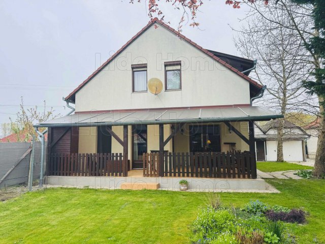 Eladó családi ház, Öttevényen 149.9 M Ft, 4 szobás