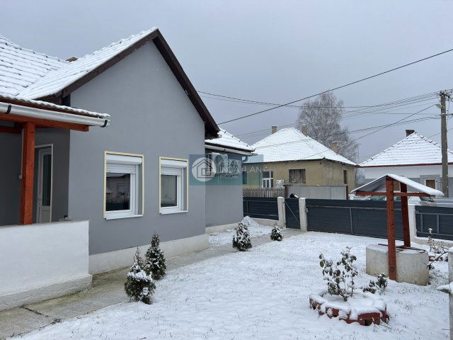 Eladó családi ház, Dövényen 24.9 M Ft, 1+2 szobás
