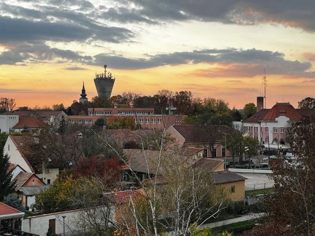 Kiadó téglalakás, albérlet, Jászberényben, Fürdő utcában