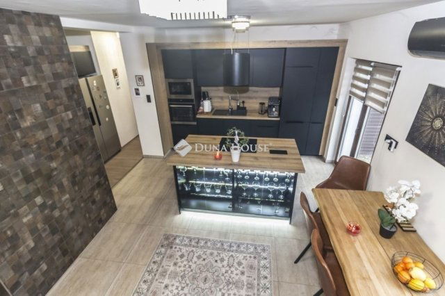 Eladó családi ház, Szombathelyen 119.9 M Ft, 4+2 szobás