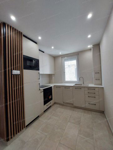 Kiadó panellakás, albérlet, Kecskeméten, Batthyány utcában