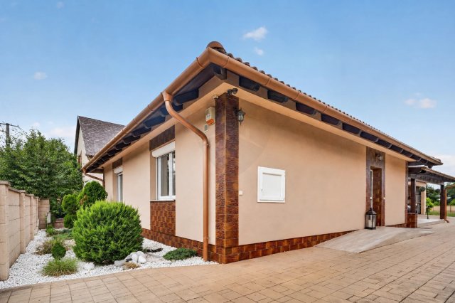 Eladó családi ház, Környén 159 M Ft, 4 szobás