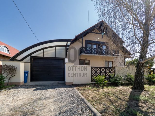 Eladó családi ház, Pécsett 178 M Ft, 6 szobás