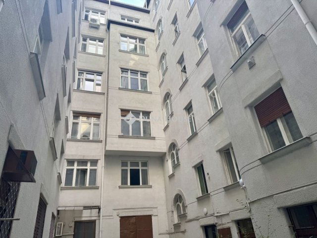 Eladó téglalakás, Budapesten, V. kerületben 68 M Ft, 2 szobás