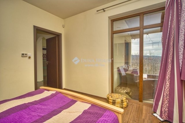 Eladó családi ház, Pilisszentkereszten 289 M Ft, 5 szobás