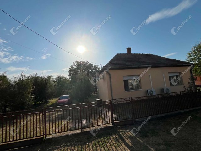Eladó családi ház, Táskán 29.9 M Ft, 2+1 szobás