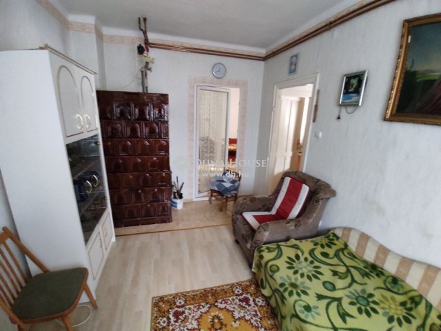 Eladó ikerház, Tatabányán 34.9 M Ft, 2 szobás
