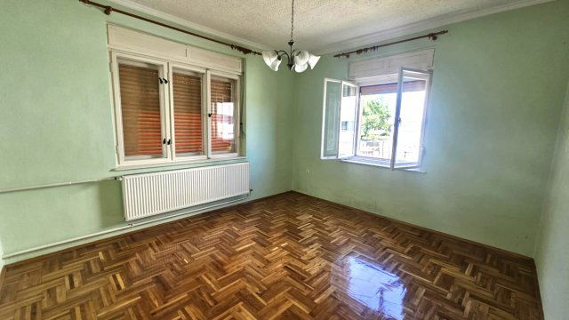 Eladó családi ház, Újszászon 79.9 M Ft, 4 szobás