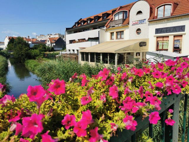 Eladó üzlethelyiség, Mosonmagyaróváron 120 M Ft